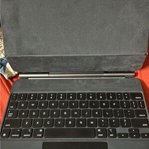 APPLE MAGIC KEYBOARD & APPLE PENCIL